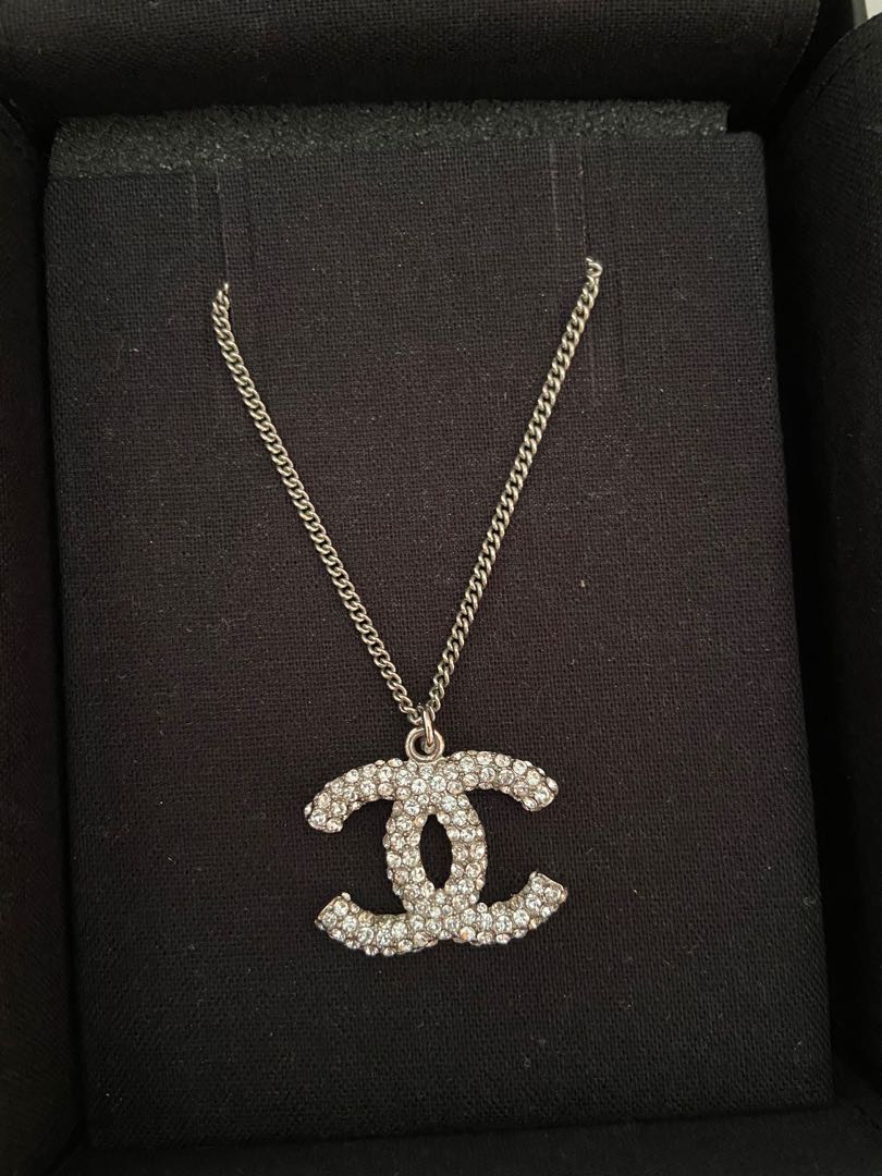 Large chanel clearance necklace