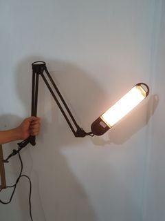 Desk lamp