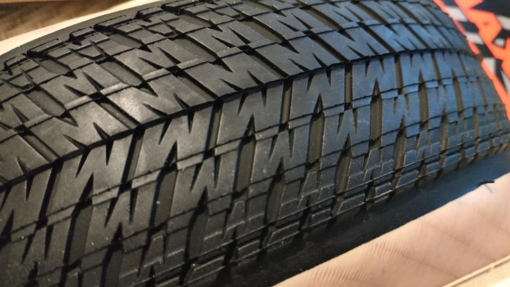 DTH Maxxis 26 x 2.3 inch MTB Urban Dirt Jump Bicycle Tyre, Sports