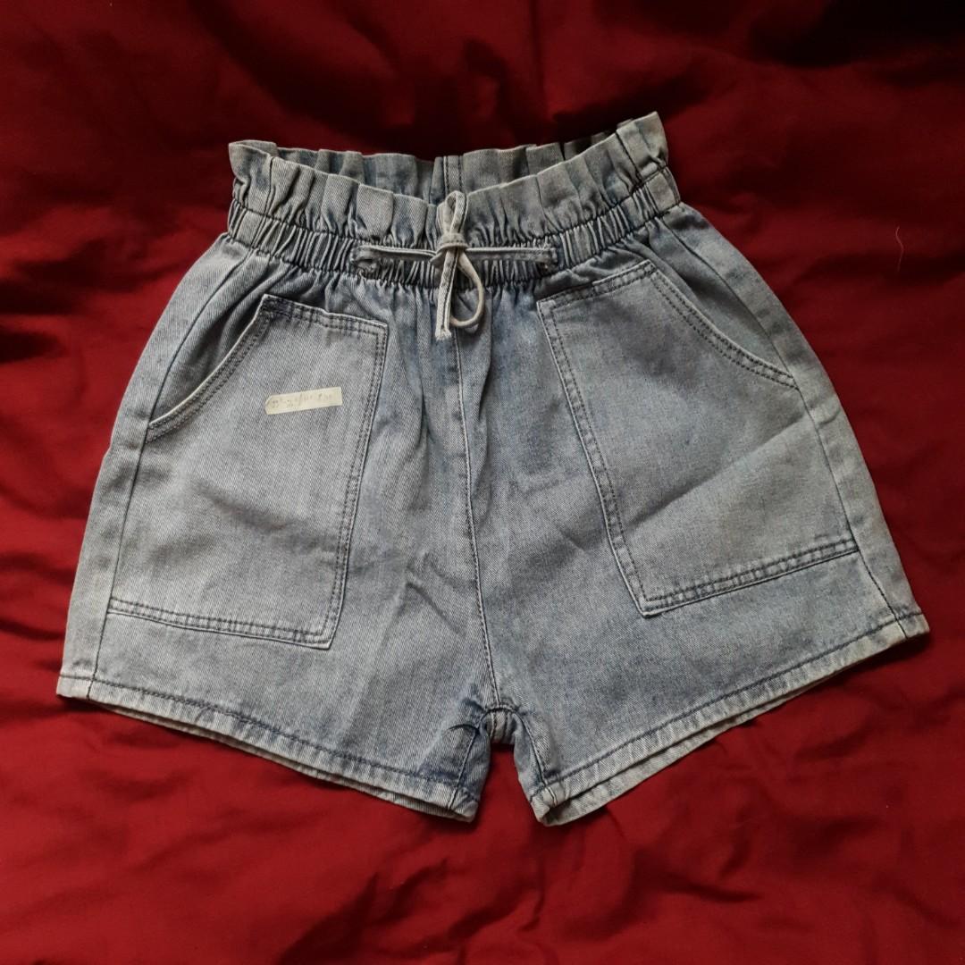 Garterized Highwaist Denim Shorts (Category: Shorts) located in Makati City. Submitted by miss.thingz (Listing ID 1054314658, Image 1). Description: 1st 🥀 Price: 140 🥀 Size: Waist 23-26" Length 14" 2nd - 🥀 Price: 120 🥀 Size: Waist 24-28" Length 14" ⚠️ No haggling. ⚠️ No Return. No Exchange. ⚠️ Please manage your expectation. This is a THRIFTED item. Please follow me for more thrifted items. #denimshorts #dolphinshorts #plussizedshorts #denim 