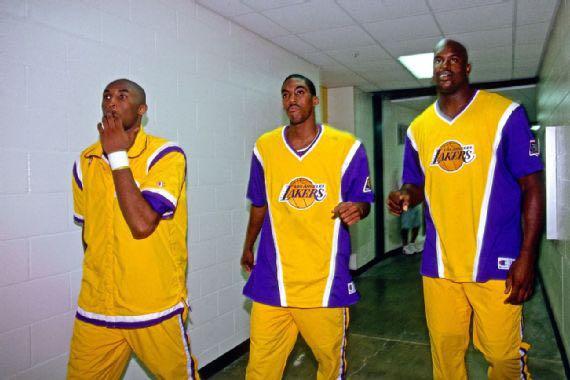 Lakers 1997 Vintage Warmup Shirt, Men's Fashion, Tops & Sets