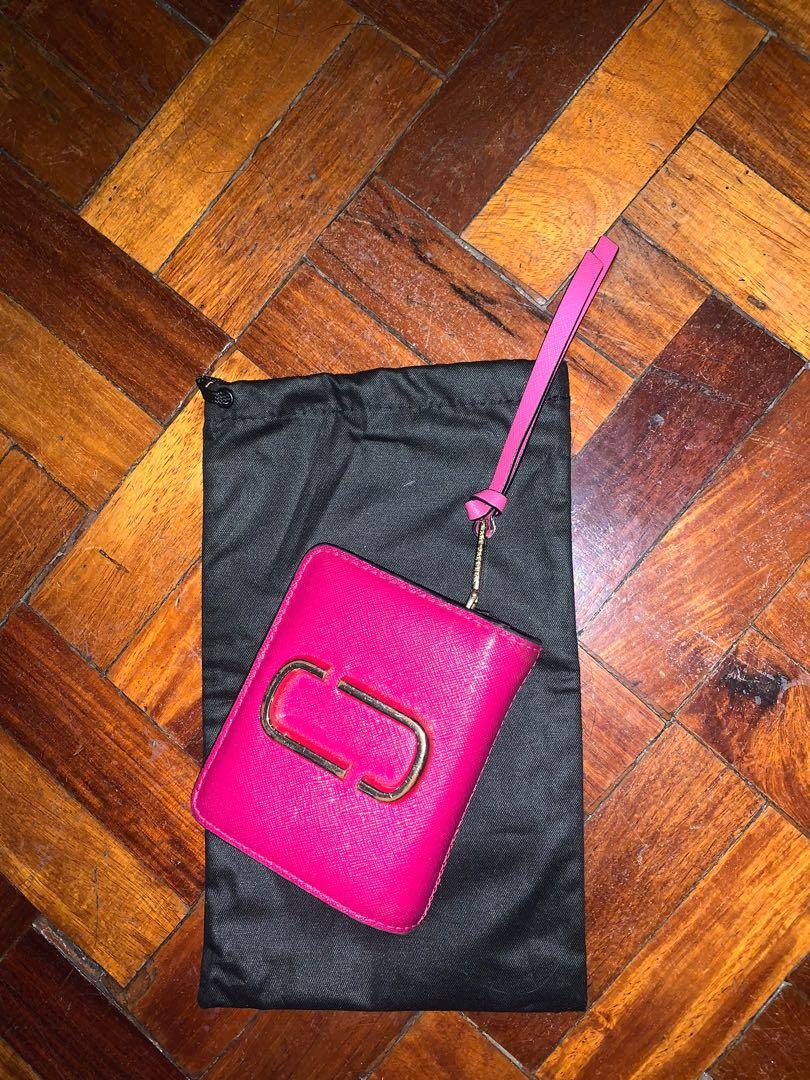 Marc by Marc Jacobs (mj) short wallet (100% orig) (Category: Luxury Bags & Wallets) located in Quezon City. Submitted by maefurio (Listing ID 1054316057, Image 1). Description: ‼️100% authentic money back if proven fake ‼️no inclusions ‼️ in mint condition ‼️ See photos for more details ‼️ No return no exchange of items .