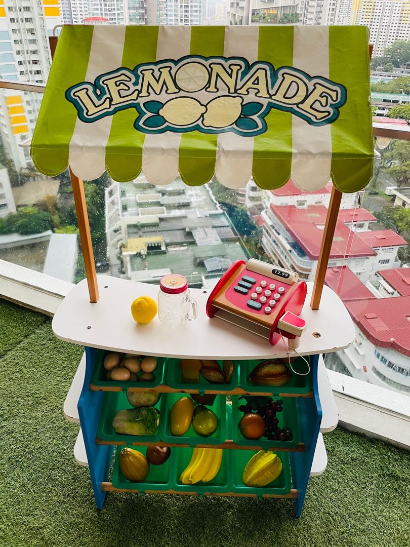 Melissa & Doug Lemonade Stand Grocery Store pretend play, Hobbies