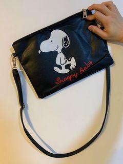Snoopy sling bag