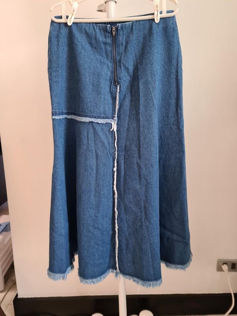 Zara long denim skirt (0116) (Category: Skirts) located in Paranaque City. Submitted by stylebasement (Listing ID 1054412533, Image 2). Description: used twice. 10/10 condition. very flowy and cute..