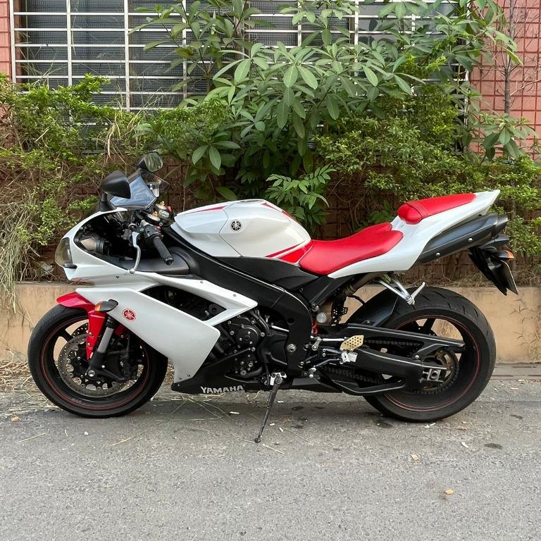 中古 08 年yamaha 山葉yzf R1 R1 五代白紅可全額貸可車換車 機車 二手機車在旋轉拍賣