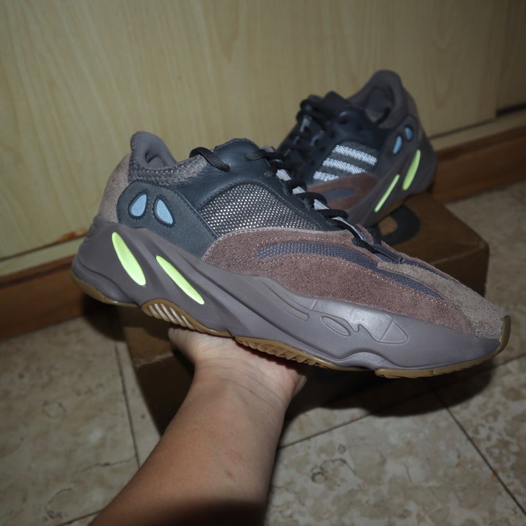 yeezy 700 mauve v2