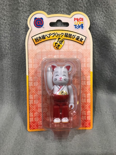 Bearbrick 100% 招財貓緣結巫女舞妓一對, 興趣及遊戲, 玩具& 遊戲類