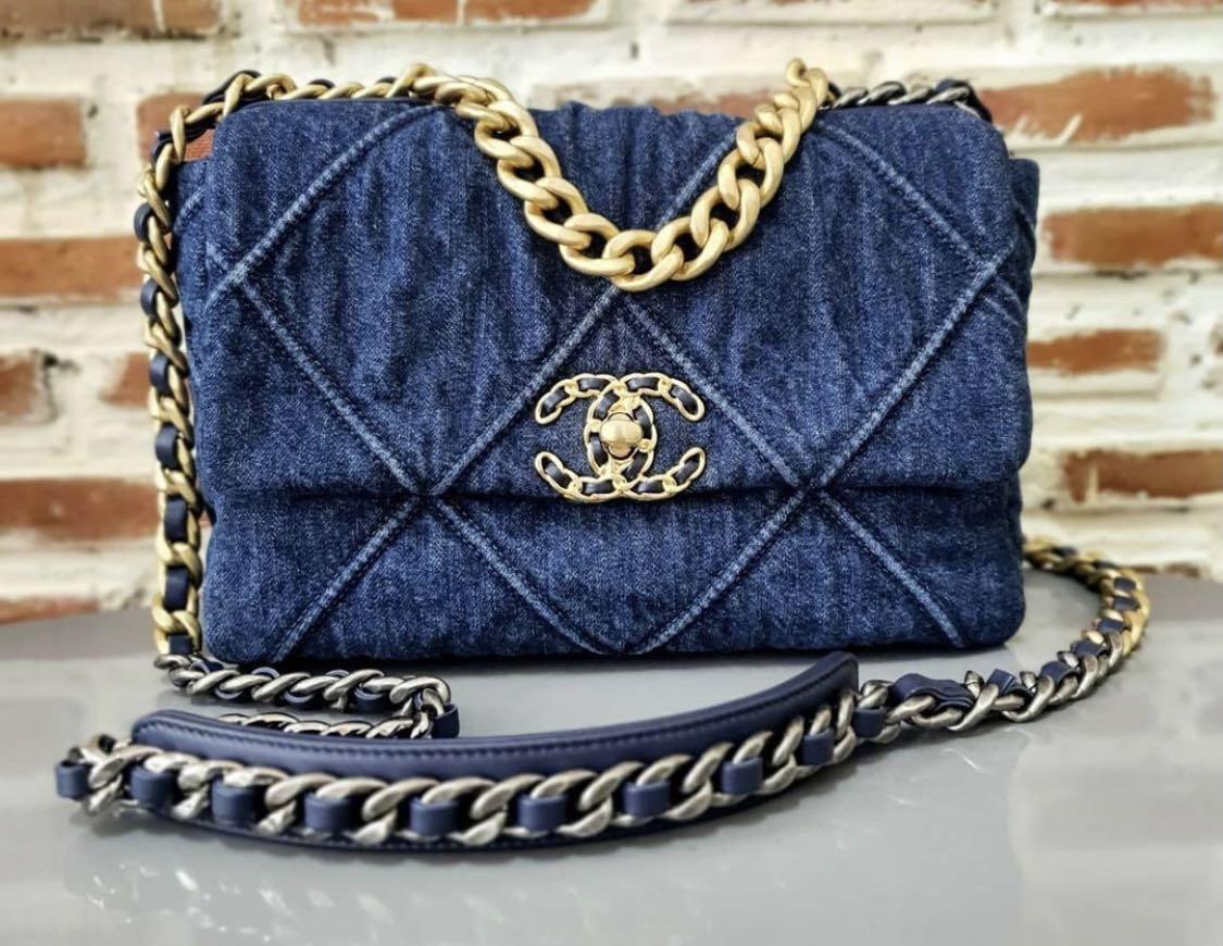 Chanel 19 shop denim small