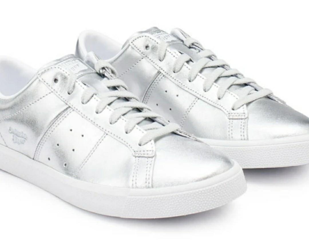 Brand new Onitsuka Tiger Shoe (in box) (Category: Dress Shoes) located in Singapore. Submitted by yong.guang (Listing ID 1054452536, Image 1). Description: brand new in silver color lawnship re-enginereered shoe (model of shoe).