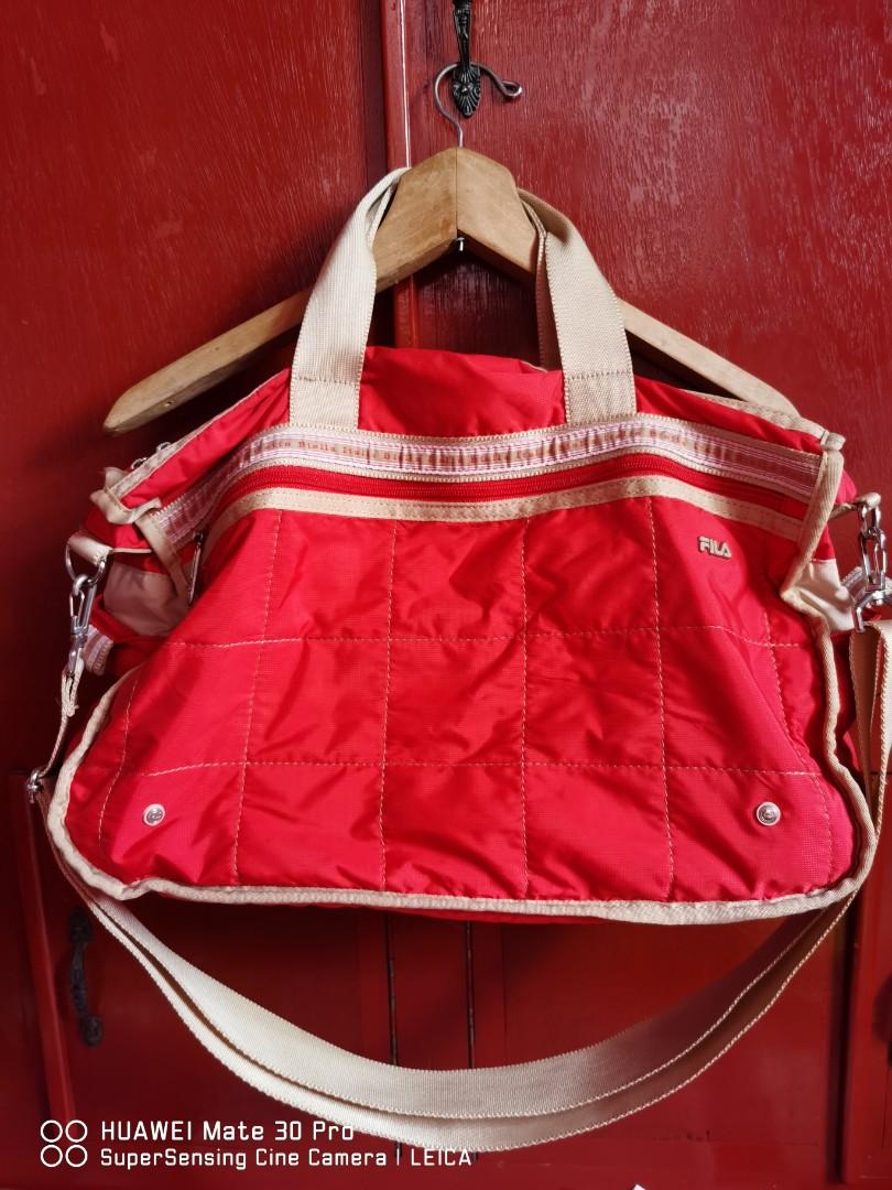 FILA SLING/WEEKENDER/GYM BAG (Category: Luxury Bags & Wallets) located in Tuguegarao City. Submitted by thrift_gems (Listing ID 1054524736, Image 1). Description: Ganda nitooo😍.
