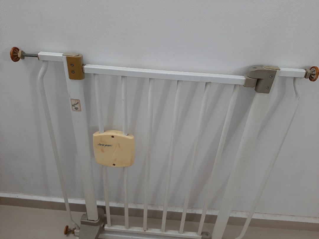 First Years Baby Handsfree Safety Gate Babies Kids Others On Carousell