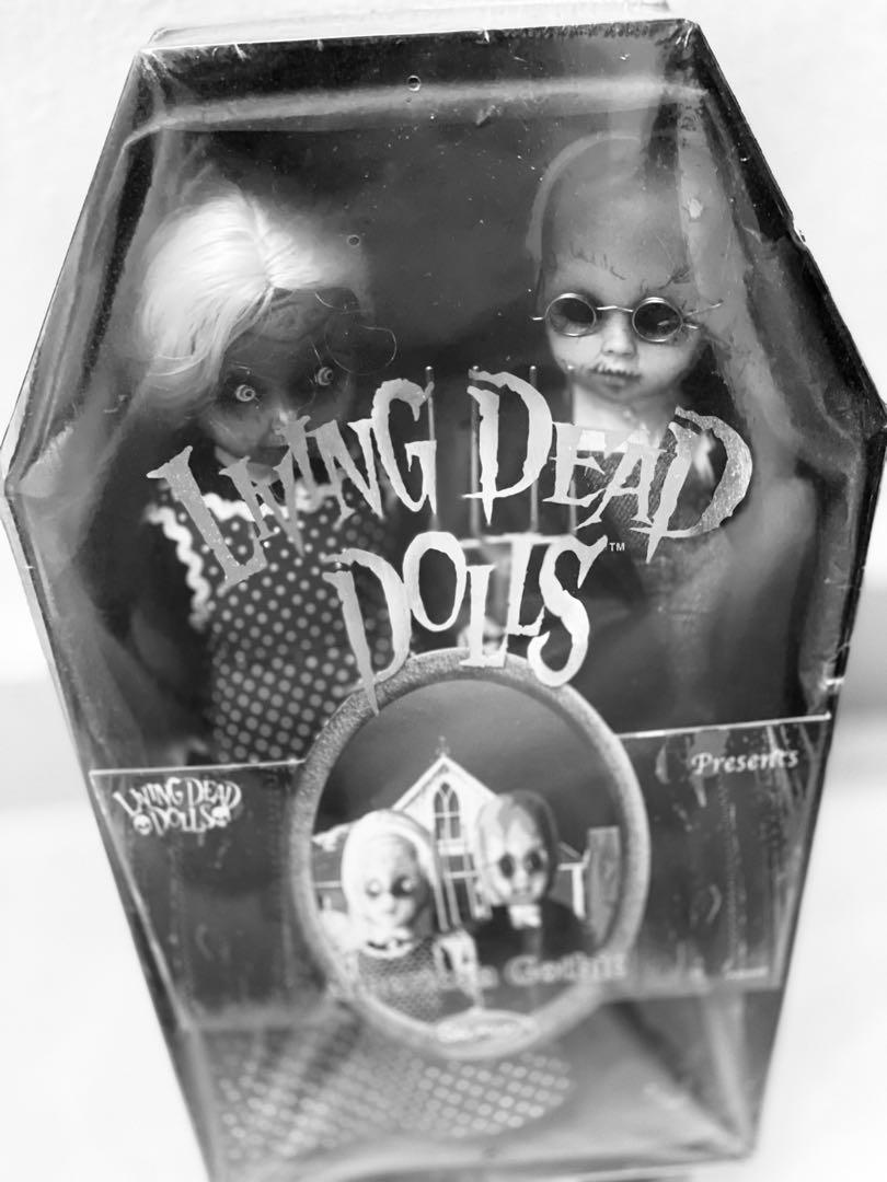 Living dead top dolls american gothic