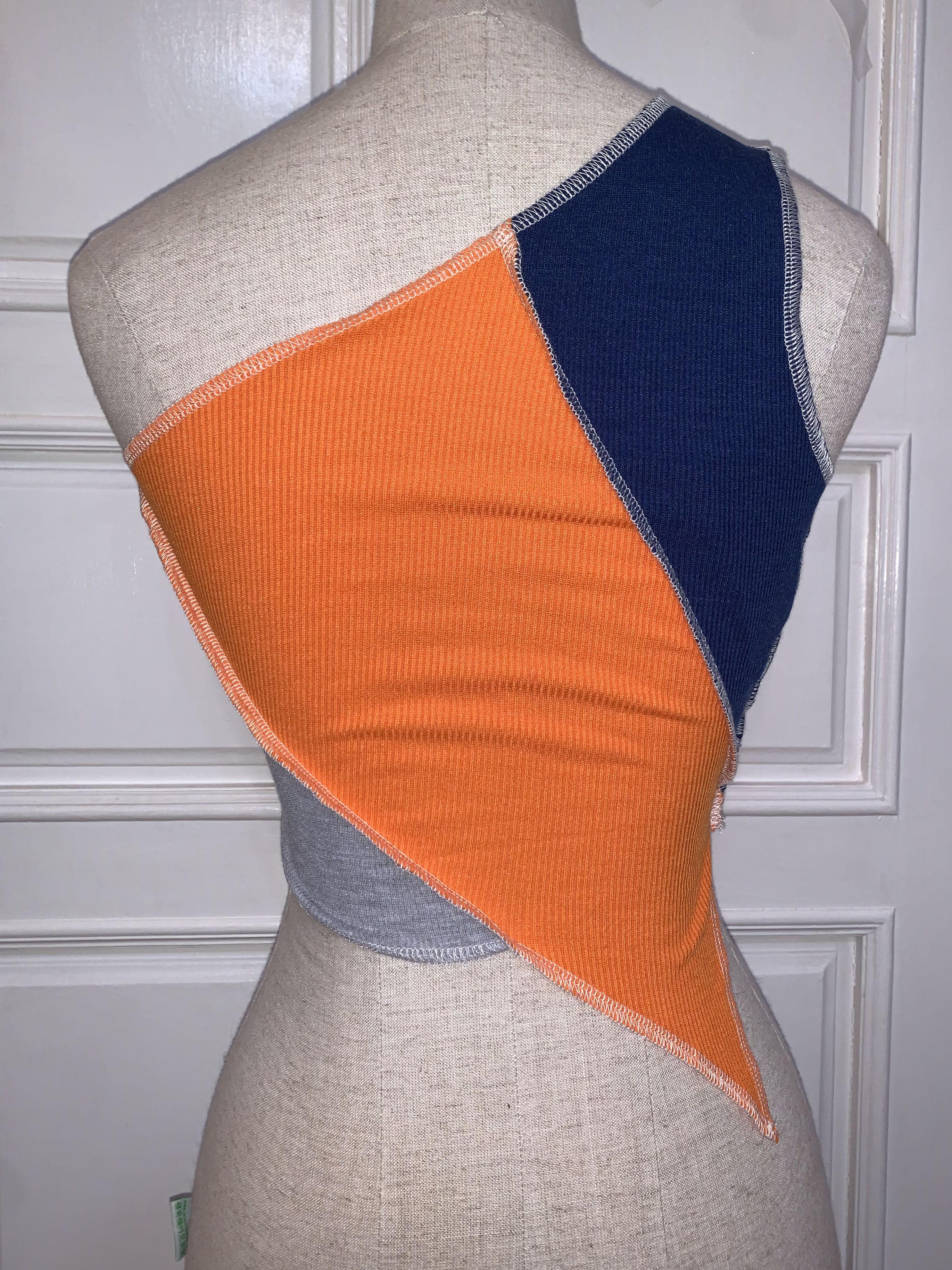Patchwork crop top （分類：其他上衣）位於 Hong Kong。 由 luckybluesmith 提交（商品編號 1054634692，圖片 2）。簡介： Accidentally ordered an extra one so here it is brand new⭐️⭐️。