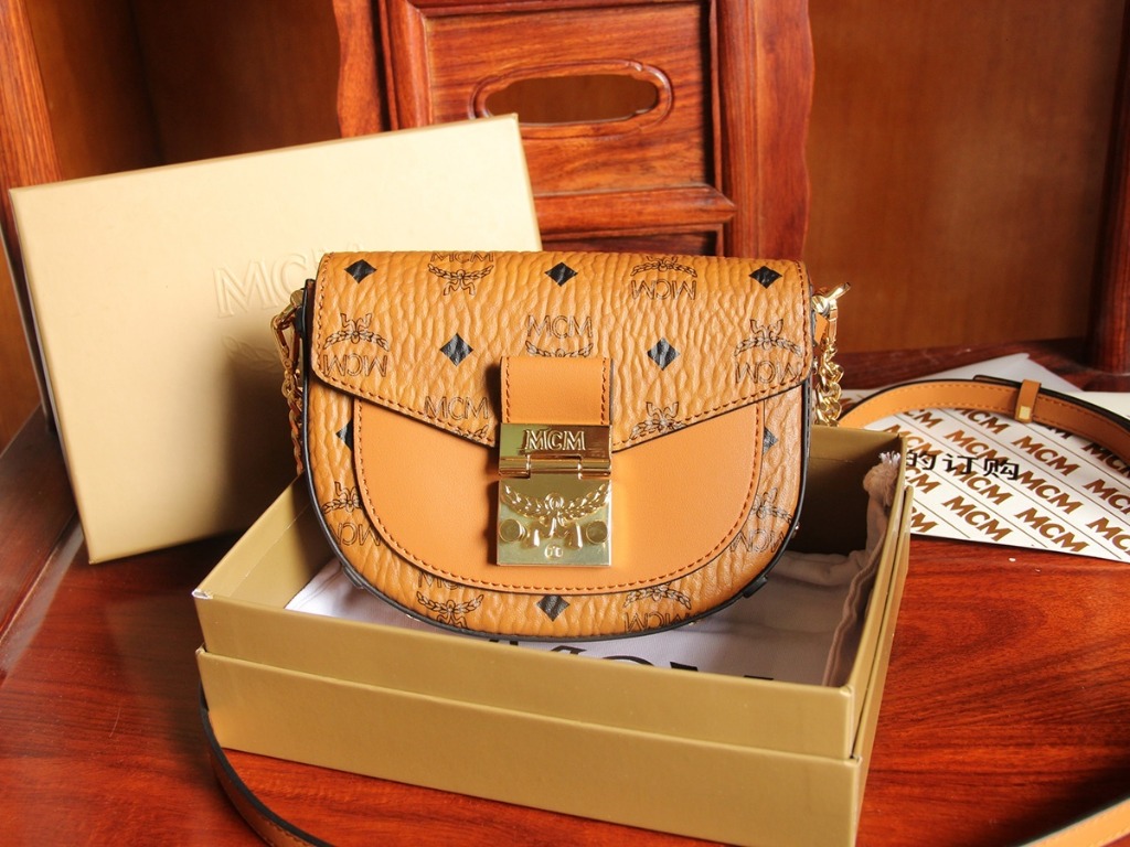 Patricia Round Crossbody in Visetos, Women's Fashion, Bags & Wallets