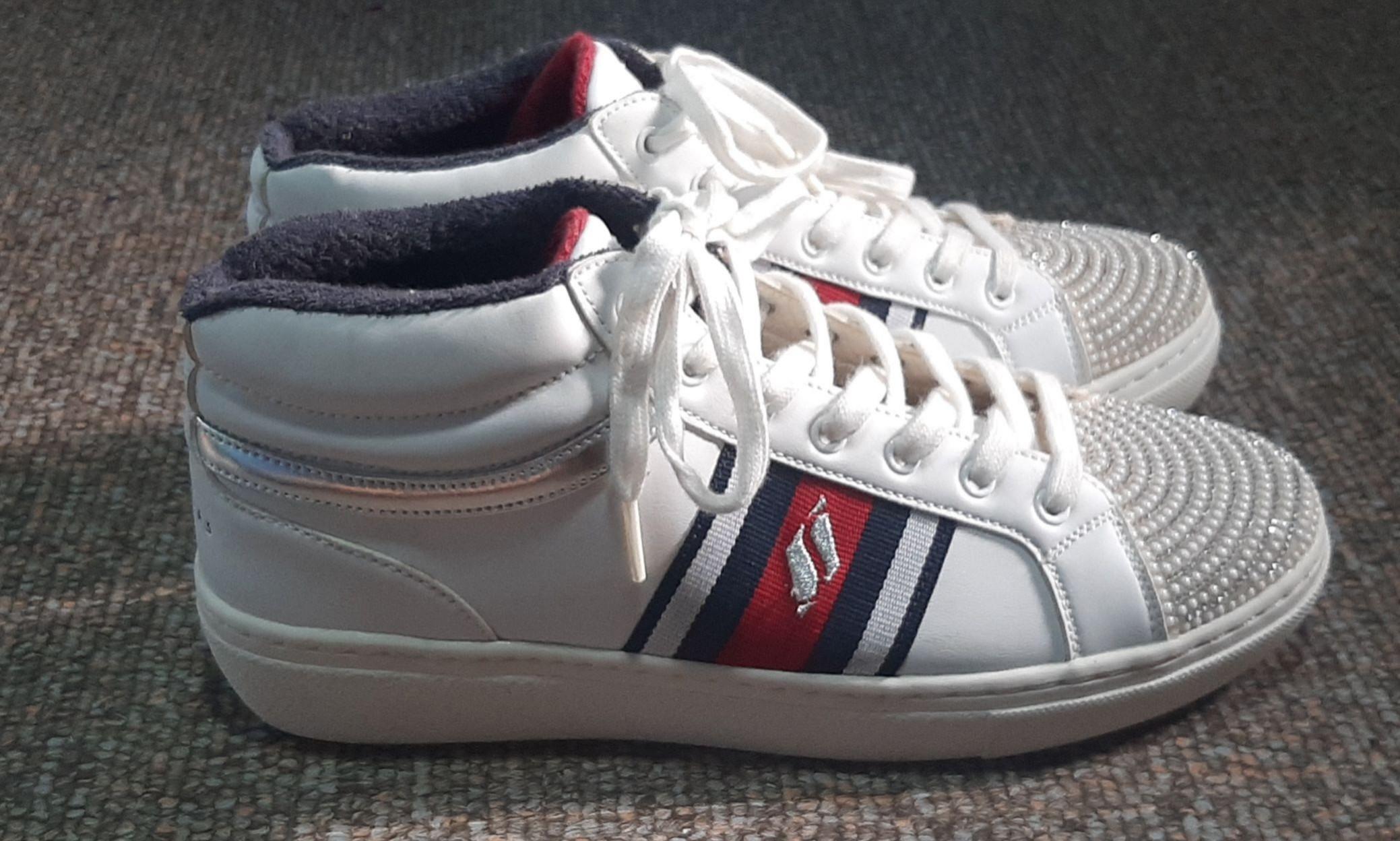 skechers memory foam sneakers