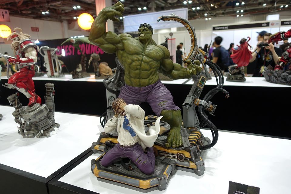 XM Studios Hulk Transformation 1/4 Statue, Hobbies & Toys, Toys & Games on Carousell