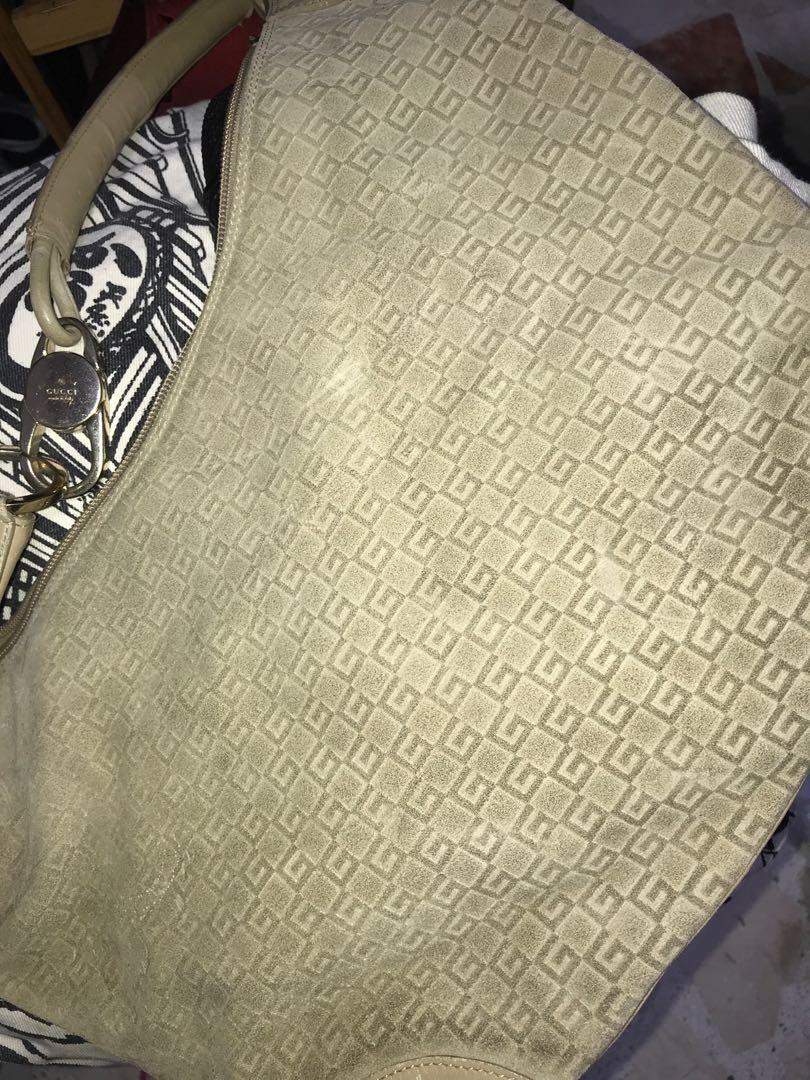 Authentic GUCCI Bag! (Category: Luxury Bags & Wallets) located in San Pablo. Submitted by elijasam (Listing ID 1054694838, Image 1). Description: Authentic preloved GUCCI Bag.. Only sign of Use but still in good conditions. *this is preloved so pls. Manage your expectations but guaranteed that this is authentic GUCCI....