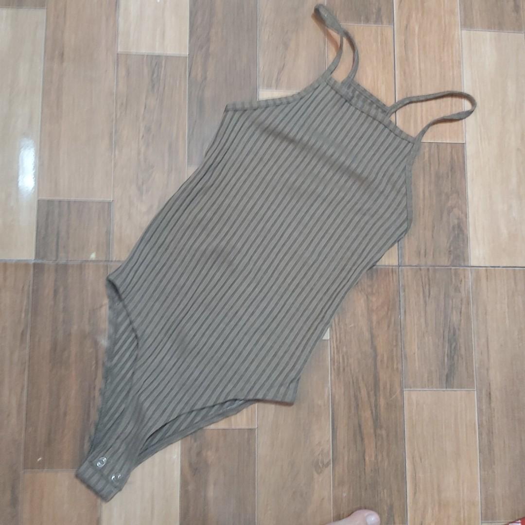 Brown body suit (Category: Rash guard) located in Quezon City. Submitted by cheverloo (Listing ID 1054715394, Image 2). Description: xs-s msyado ng maliit sakin..🤣😅.