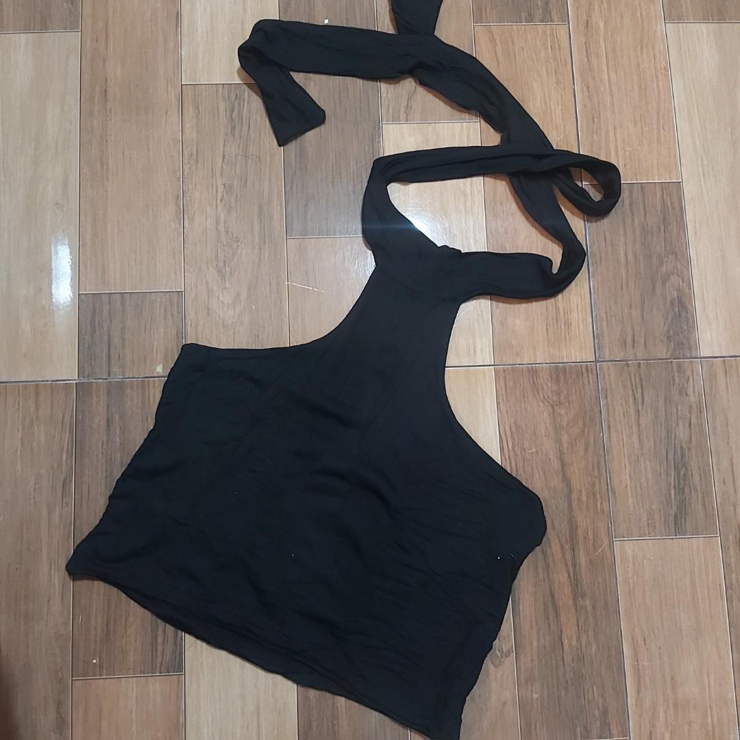 Choker crop top (Category: Sleeveless) located in Quezon City. Submitted by cheverloo (Listing ID 1054715908, Image 1). Description: S-M to semi large. maganda tela. sexy! d ko feel mga choker style.😜.