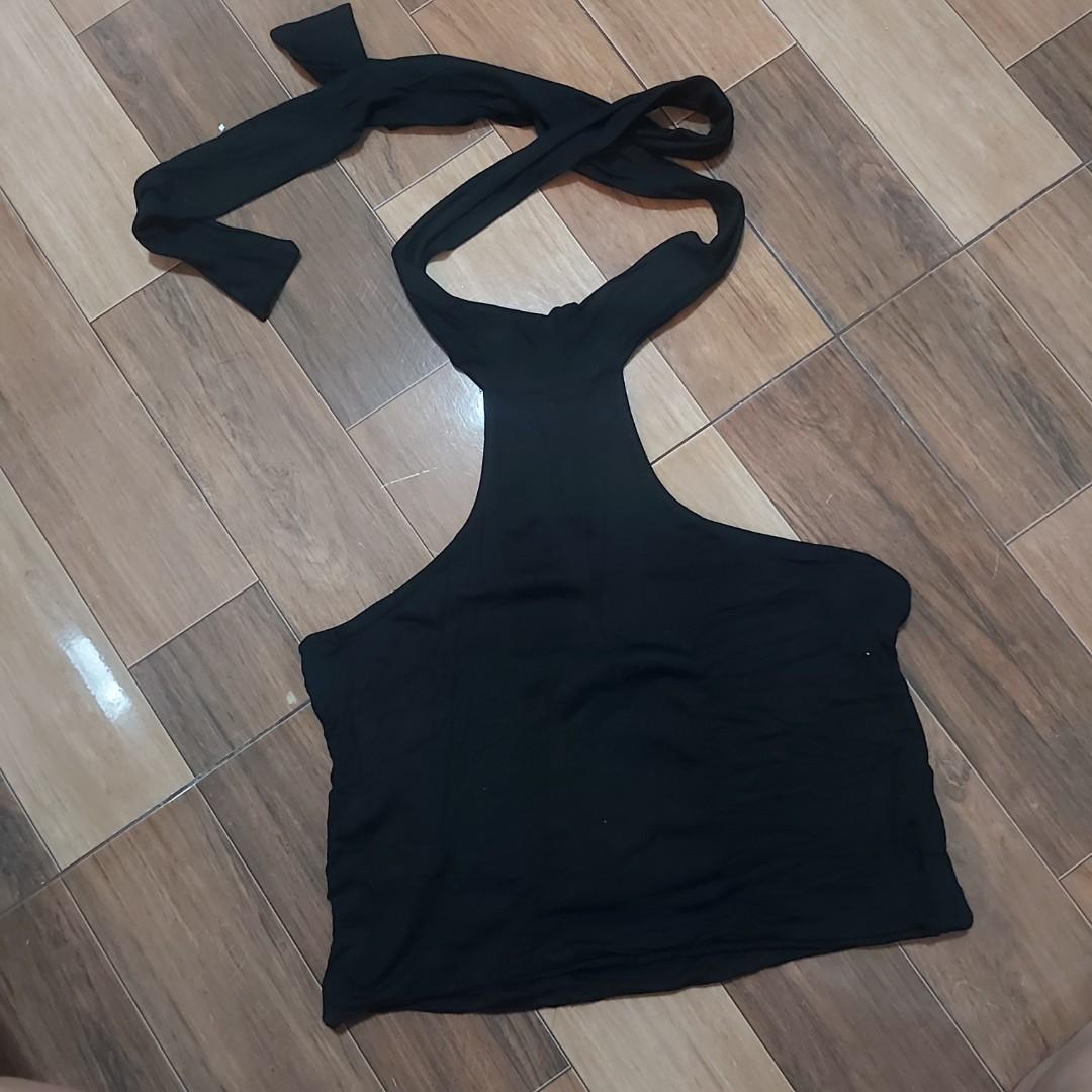 Choker crop top (Category: Sleeveless) located in Quezon City. Submitted by cheverloo (Listing ID 1054715908, Image 2). Description: S-M to semi large. maganda tela. sexy! d ko feel mga choker style.😜.