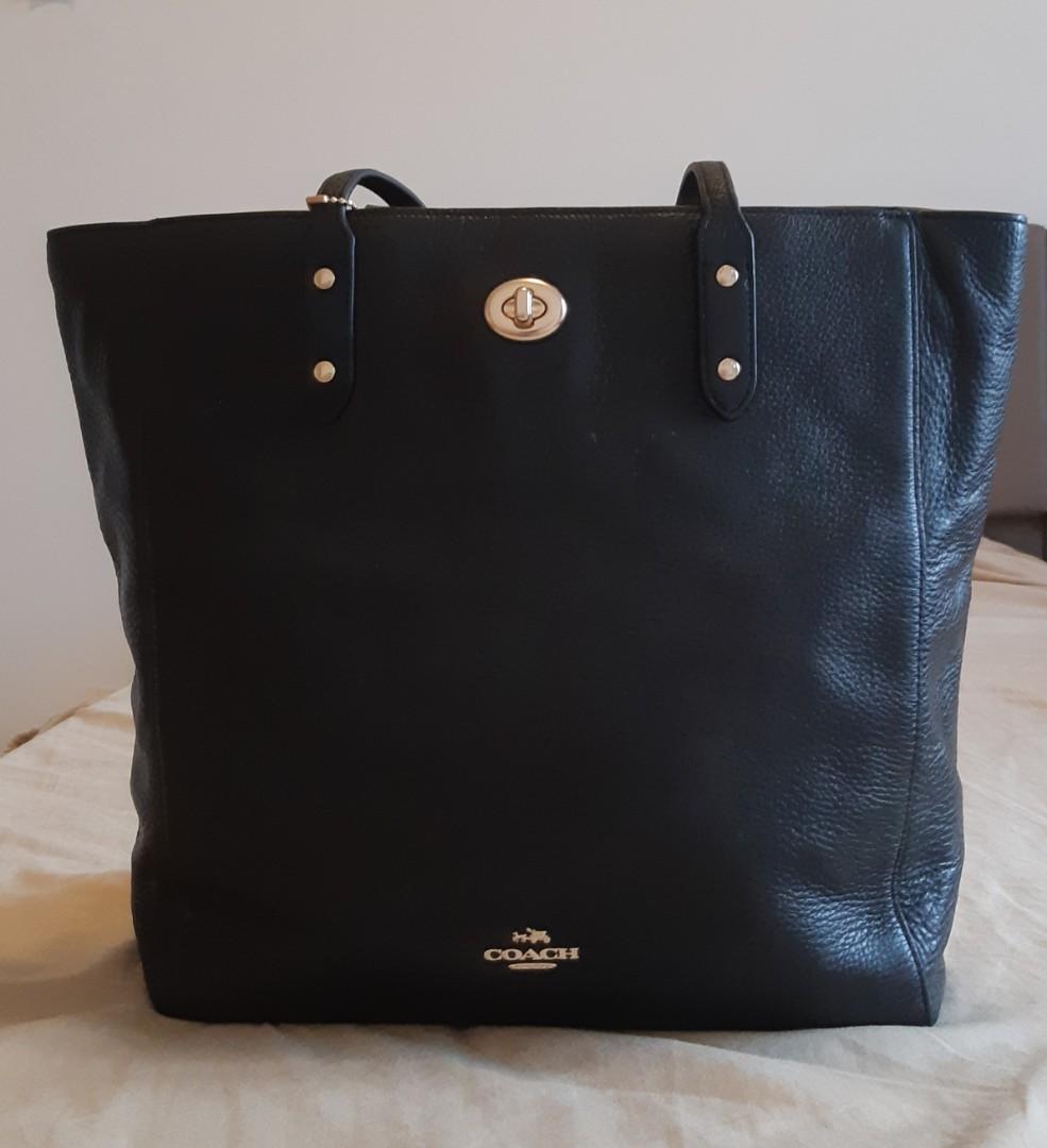 Coach Town Tote 2024 favors