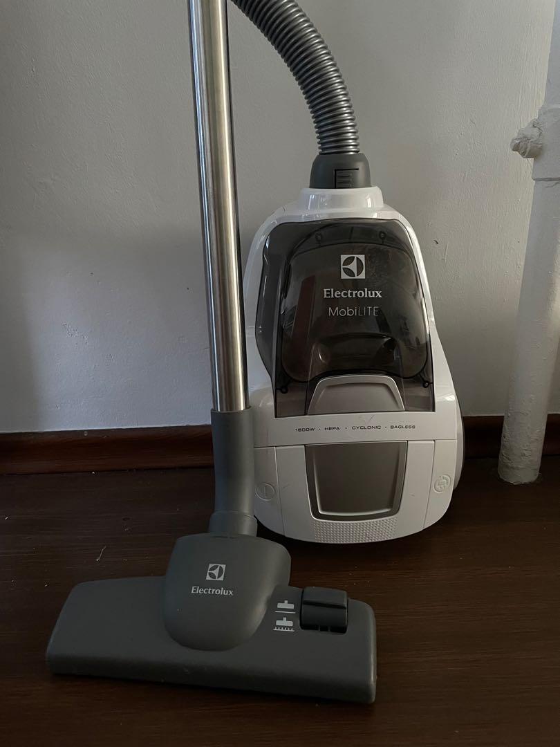 Electrolux Bagless Vacuum Cleaner 
