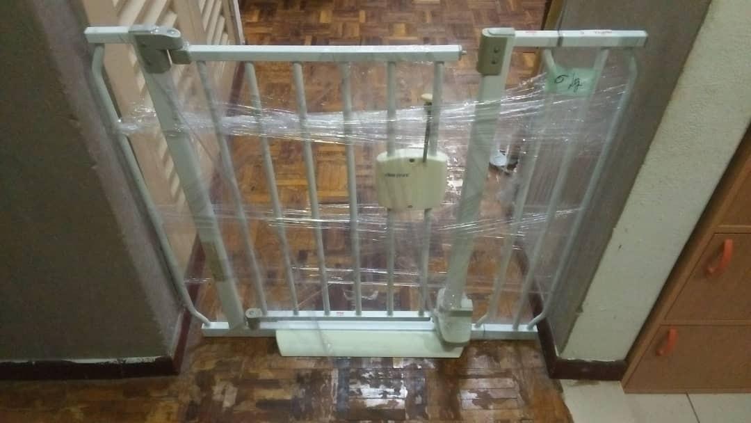 safety first baby gate (foot pedal), Babies & Kids, Baby Nursery & Kids