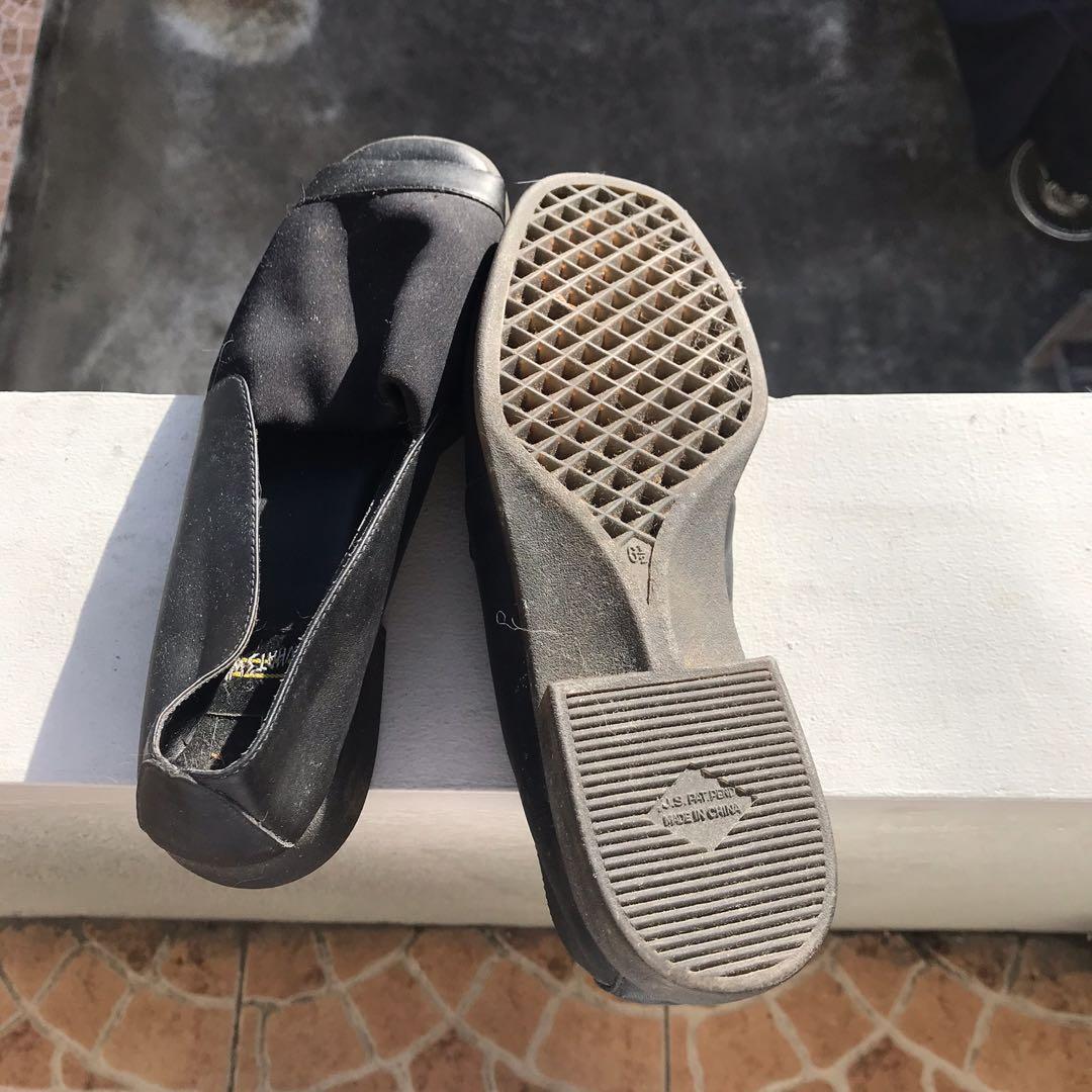 Sandals (Category: Flats & Sandals) located in Cavite. Submitted by isi____ (Listing ID 1054846986, Image 3). Description: Used once 6 1/2.