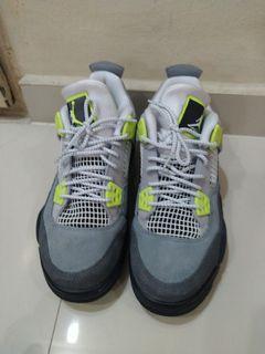 Sneakers  ( Jordans)