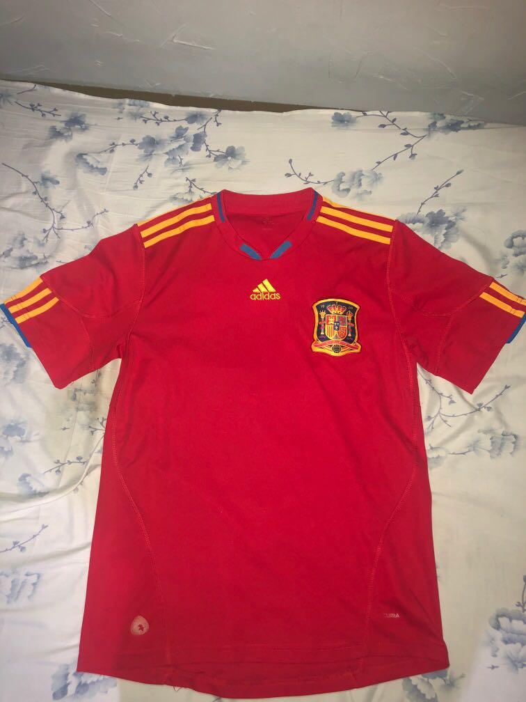 Spain Vintage kit (Category: Activewear) located in Taguig. Submitted by pre.loooved.co (Listing ID 1054890745, Image 1). Description: Condition 8/10 *not original but good quality Rfs: Decluttering Meetups: Cainta, BGC, Ortigas, Pasig Area Shipping will be shouldered by the buyer.
