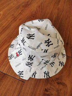 supreme yankees bucket hat