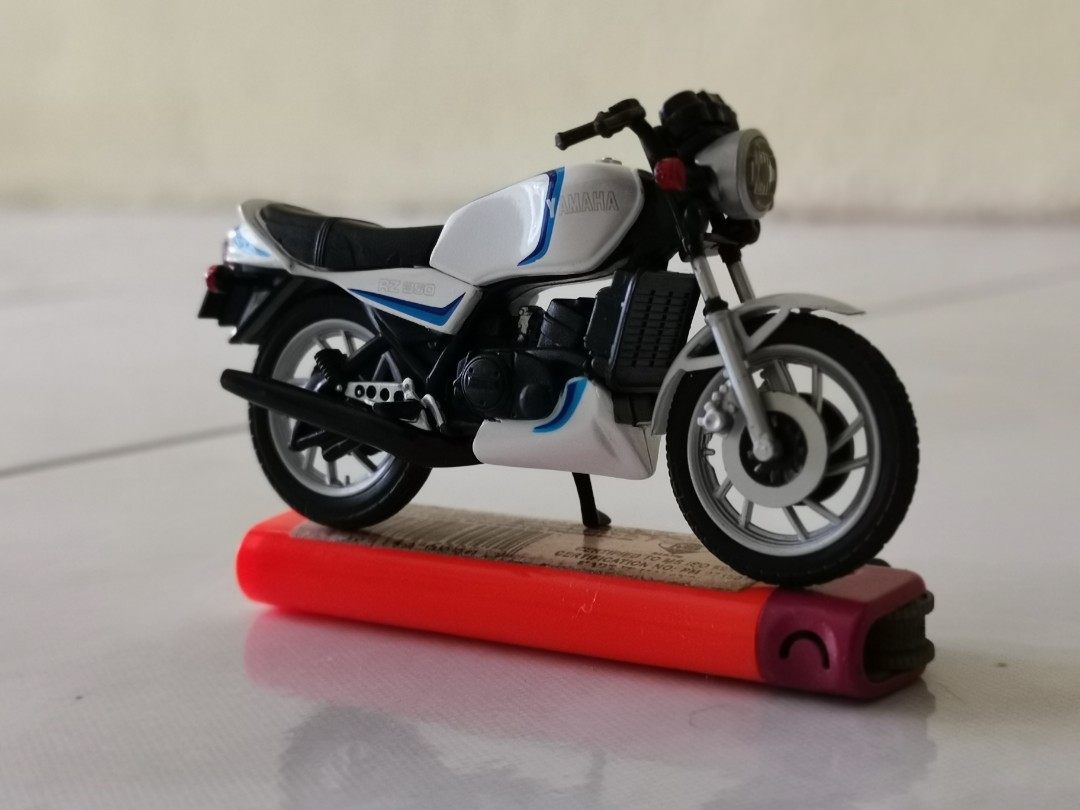 Yamaha rd 350 diecast model new arrivals