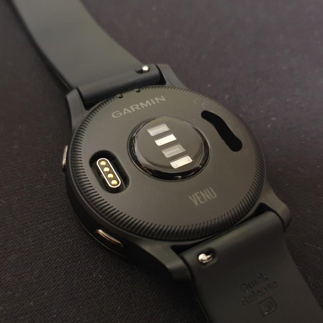 Garmin Venu +2 years warranty, Mobile Phones & Gadgets, Wearables