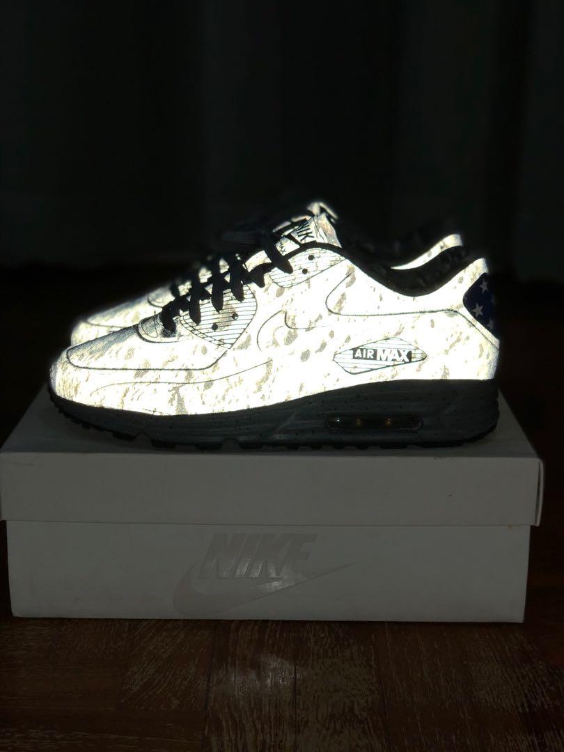 Nike 90 moon landing store