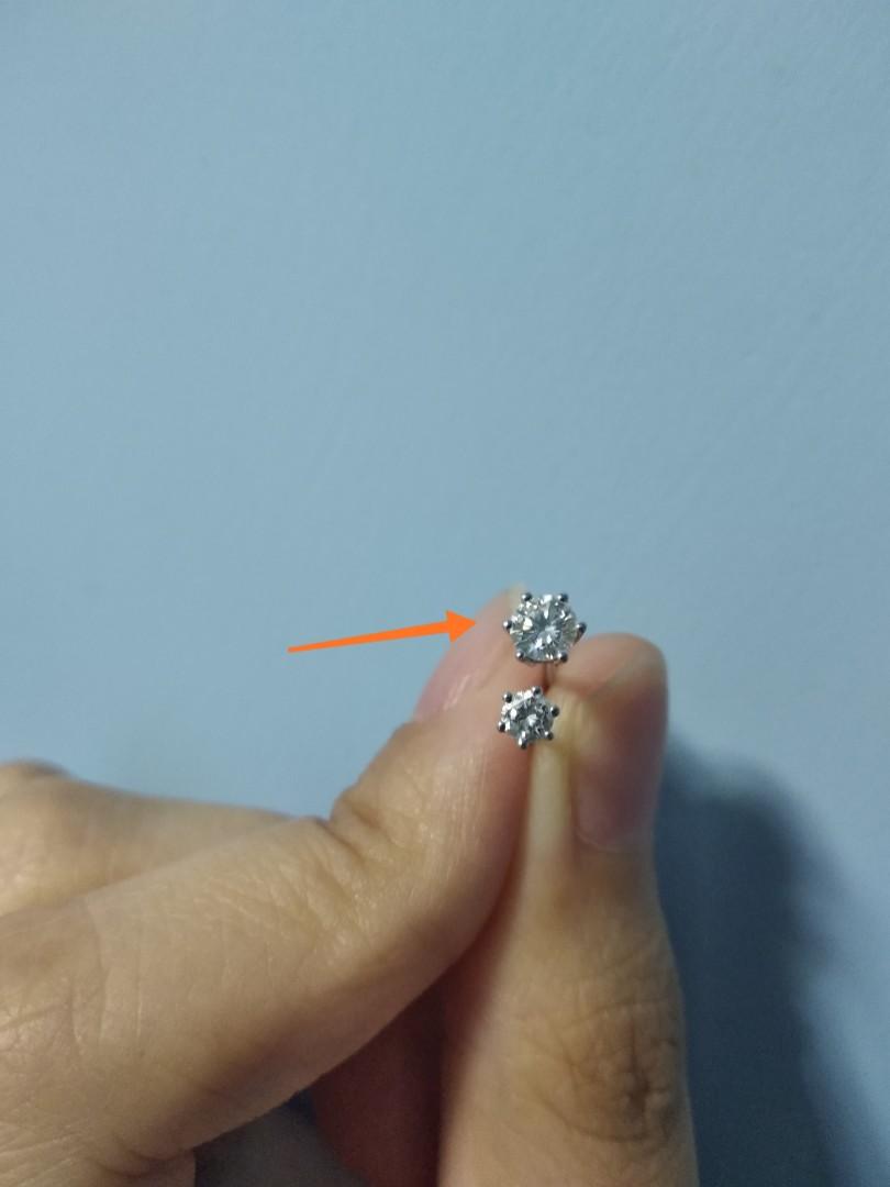 白金18份鑽石耳環k金包膠耳托逼18k Gold Diamond Earring 名牌 飾物及配件 Carousell