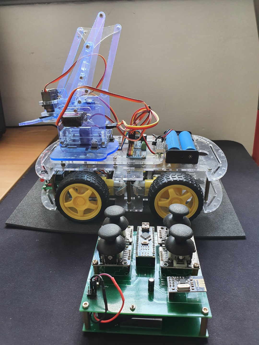 Arduino Robot with Arm, Hobbies & Toys, Toys & Games on Carousell