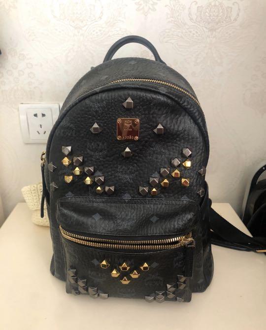 Mcm backpack medium black sale