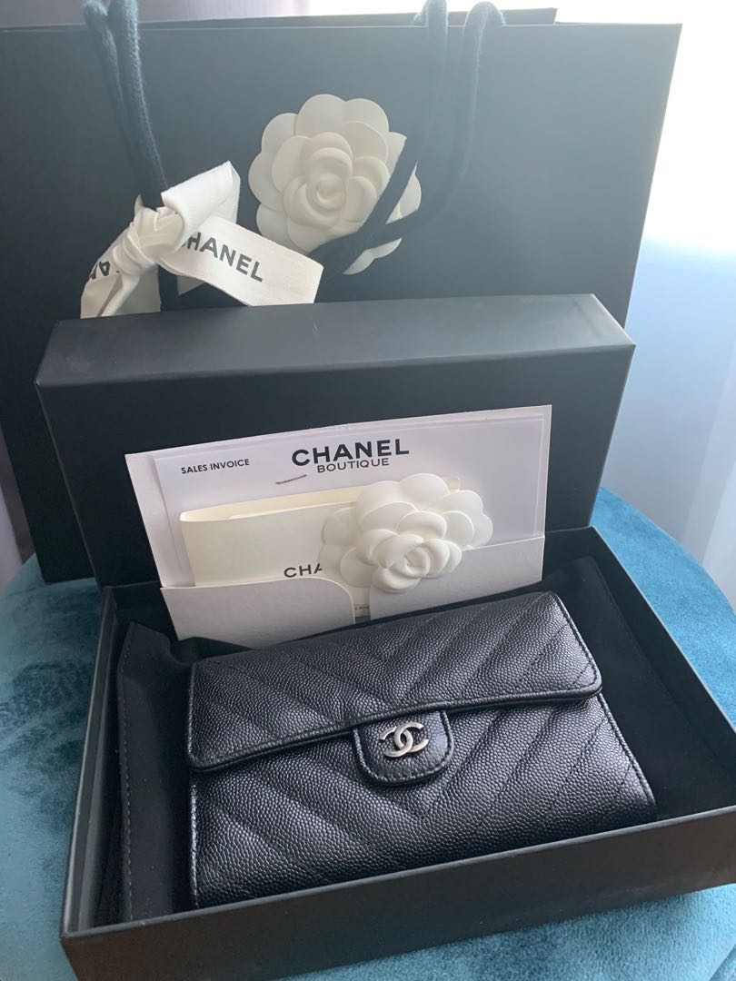 Chanel Medium Flap Wallet, Luxury, Bags & Wallets on Carousell