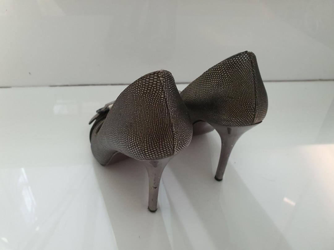 guess by marciano heels