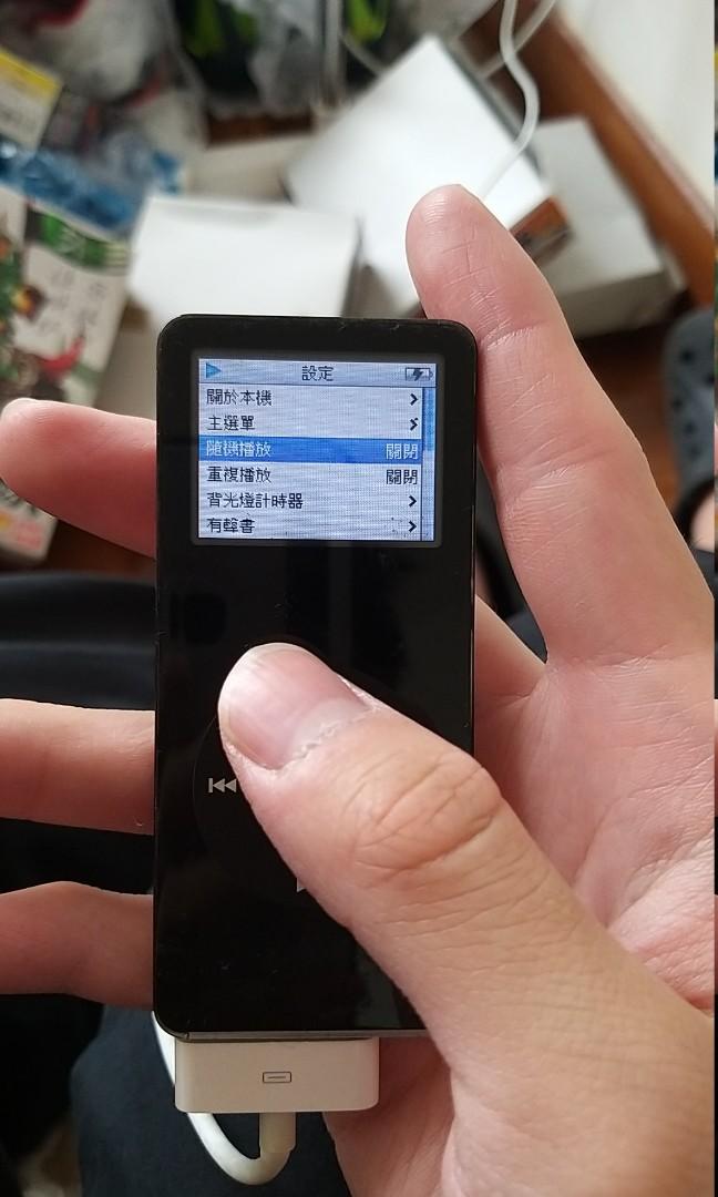 iPod 初代 1gb （分類：可攜式音響設備）位於 Hong Kong。 由 donma204 提交（商品編號 1000342397，圖片 2）。簡介： 一條充電線 能正常運用 冇耳機。