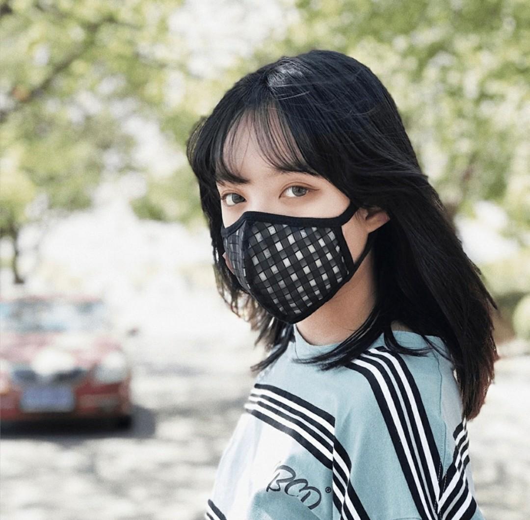 Meo （分類：口罩、面罩）位於 Hong Kong。 由 meolite 提交（商品編號 1000342040，圖片 3）。簡介： MEO™ Lite 紐西蘭 口罩 新款L碼 (保證正貨) 母親節 優惠 $150 *** 優惠只限這週 *** 1套Checker款 - 連 1個L碼口罩, 2個濾心 (正貨保証) 紐西蘭 MEO™ Air 出品 MEO™ Lite 口罩 - 紐西蘭生產 - 口罩濾心含天然羊毛成份 - 令呼吸更加自然舒暢 – 有效過濾 99.99% 有害細菌 – 高效過濾 99.83% PM0.1 超細懸浮微粒 - 每個濾芯連續使用可達50小時，不連續使用可用 7-10天 (不是長時間戴著) 詳情參考網站: http://meoair.com。