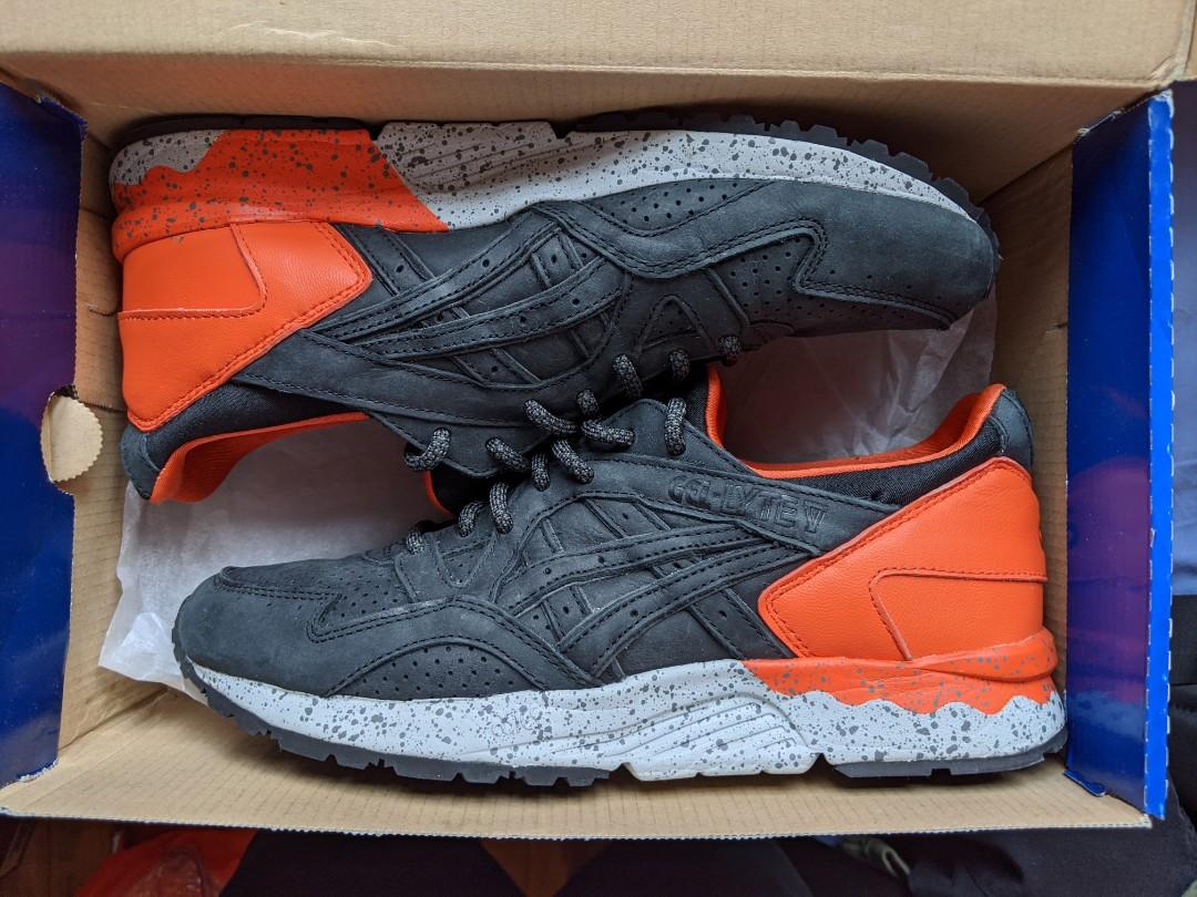 Asics on sale flag collection