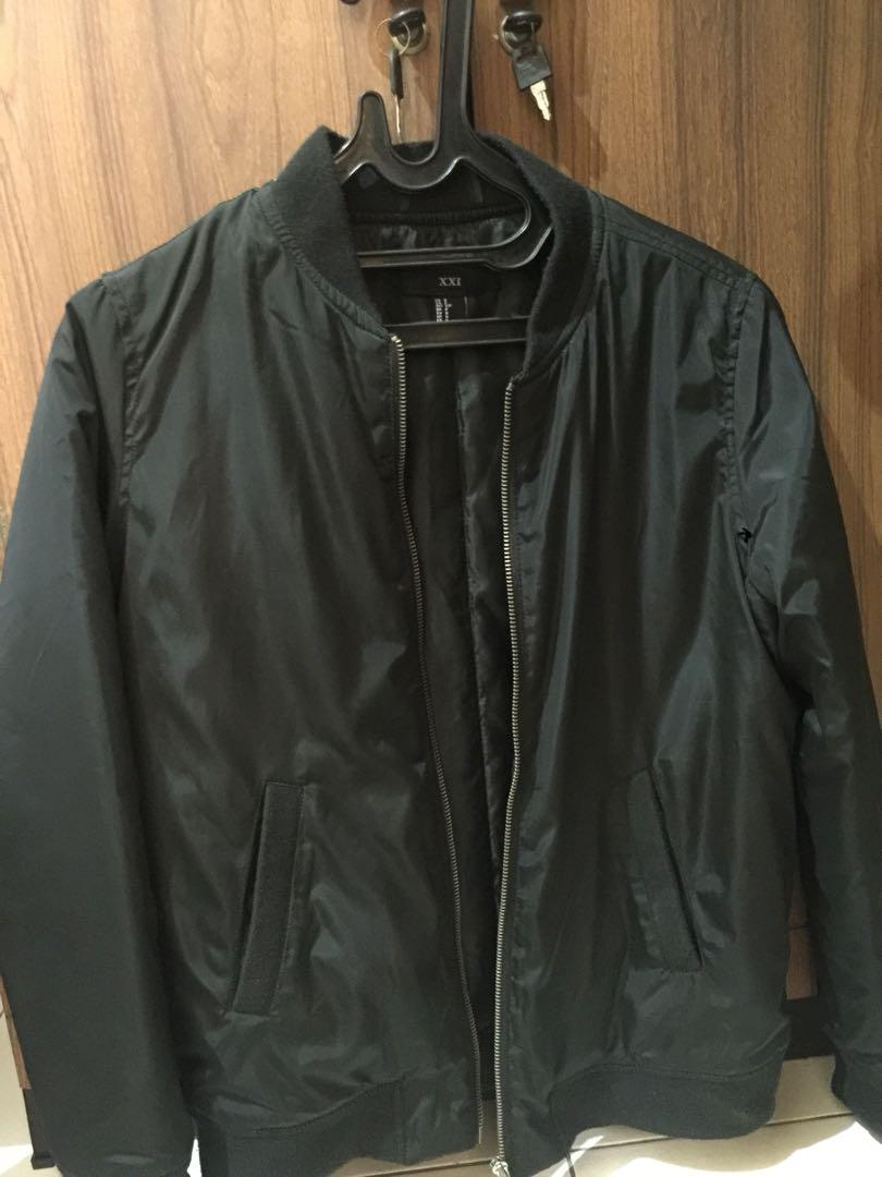 dirumahaja Bomber jacket forever21 men Fesyen Pria Pakaian Atasan di Carousell