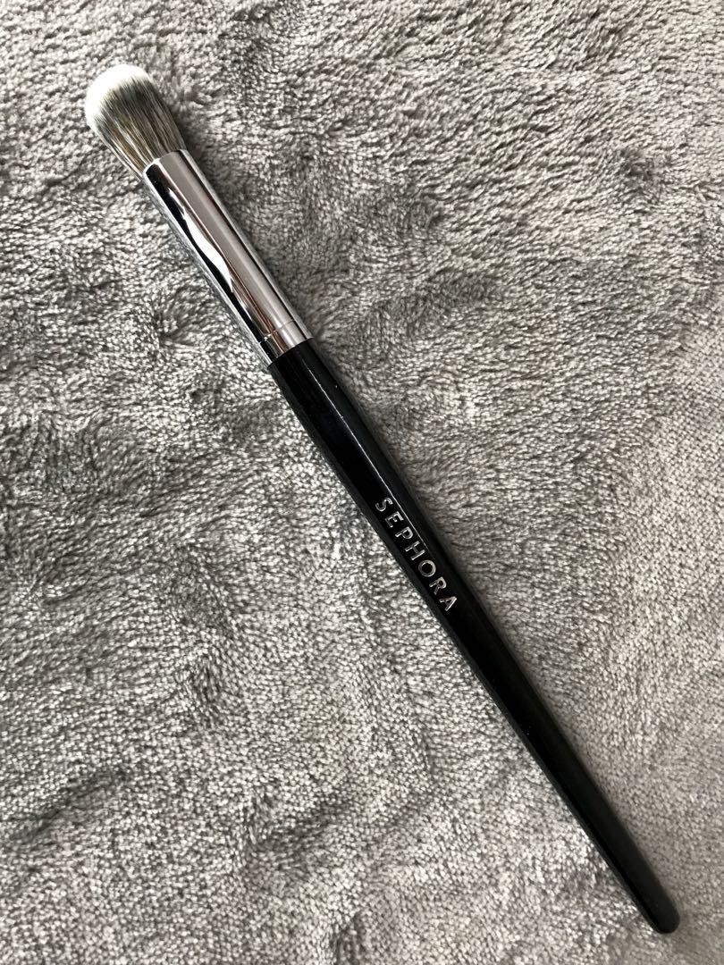 SEPHORA CONCEALER BUFFER (Category: Makeup) located in Shah Alam. Submitted by syazhrr (Listing ID 1000412840, Image 1). Description: THE BEST CONCEALER BUFFER SEPHORA 57 ✅ Senang untuk blend concealer bawah mata ✅ Hanya dap dap guna brush ni confirm dapat tutup dari circle and parut korang ✅ Synthetic bristle. Sangat lembut dan fluffy ✅ Brush ni best tau dekat sephora pun staff dia mmg recommend sangat PRICE: RM 23 only! To purchase: Whatsapp 01