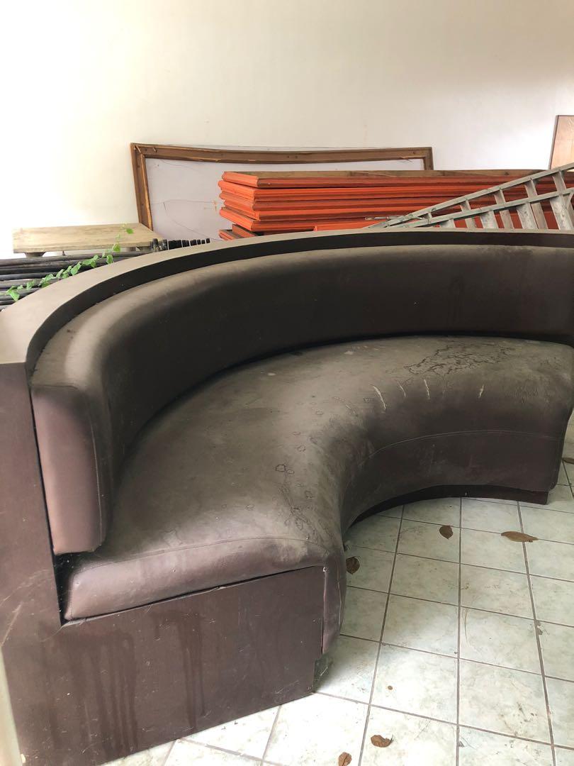 Sofa 4pcs (Category: Sofas) located in Muntinlupa City. Submitted by emerson_espeleta (Listing ID 1000407135, Image 3). Description: 4pcs Quarter round sofa.