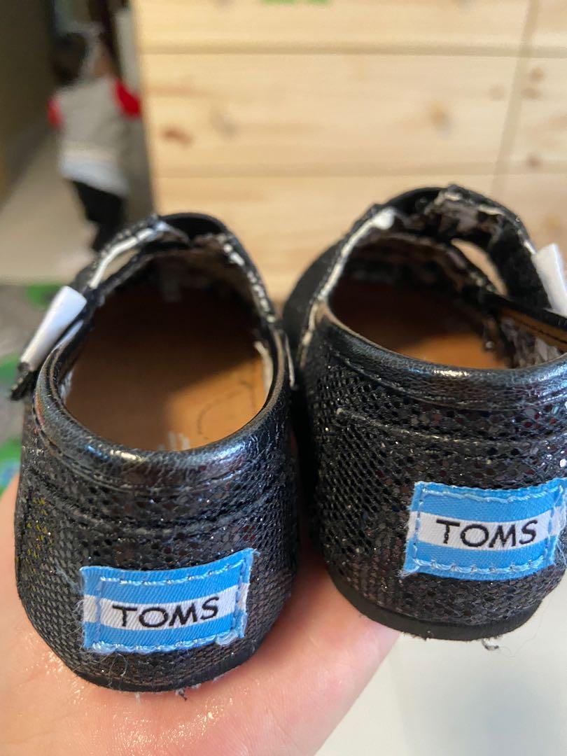 the baby shoes