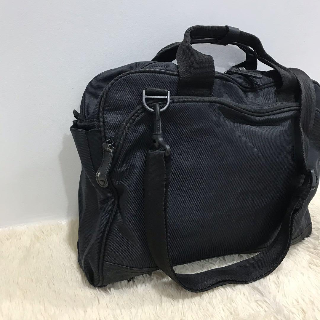Uniqlo Laptop Bag, Men's Fashion, Bags, Backpacks on Carousell