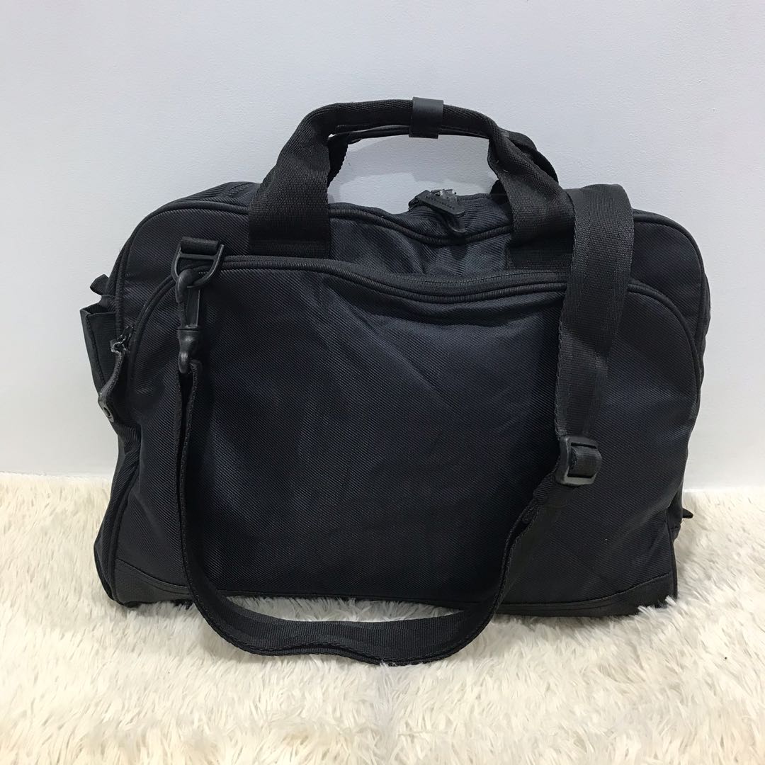 Uniqlo Laptop Bag, Men's Fashion, Bags, Backpacks on Carousell