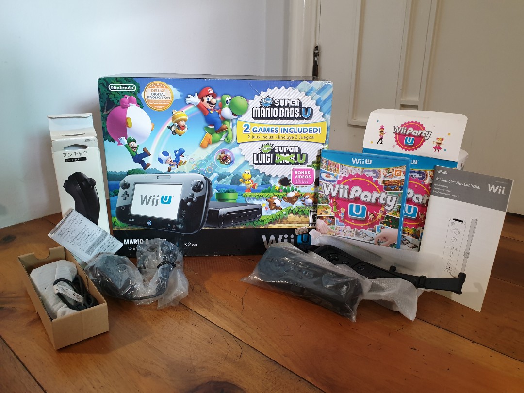 Wii U Deluxe Set Super Mario Bros U and Luigi U (32 GB), Wii Party U Game Disc, 2 Wii Nunchuck